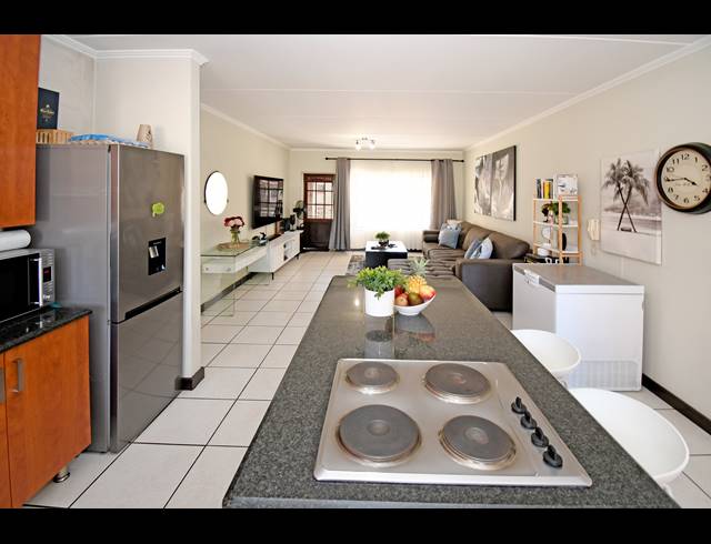 2 BEDROOM APARTMENT FOR SALE IN SUNNINGHILL